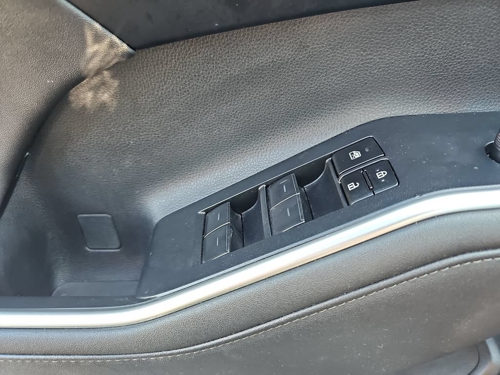 Used 2023 Toyota Highlander XLE AWD/4WD image 27