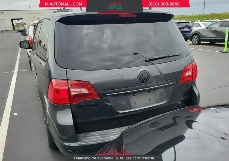 Used 2011 Volkswagen Routan SEL image 4