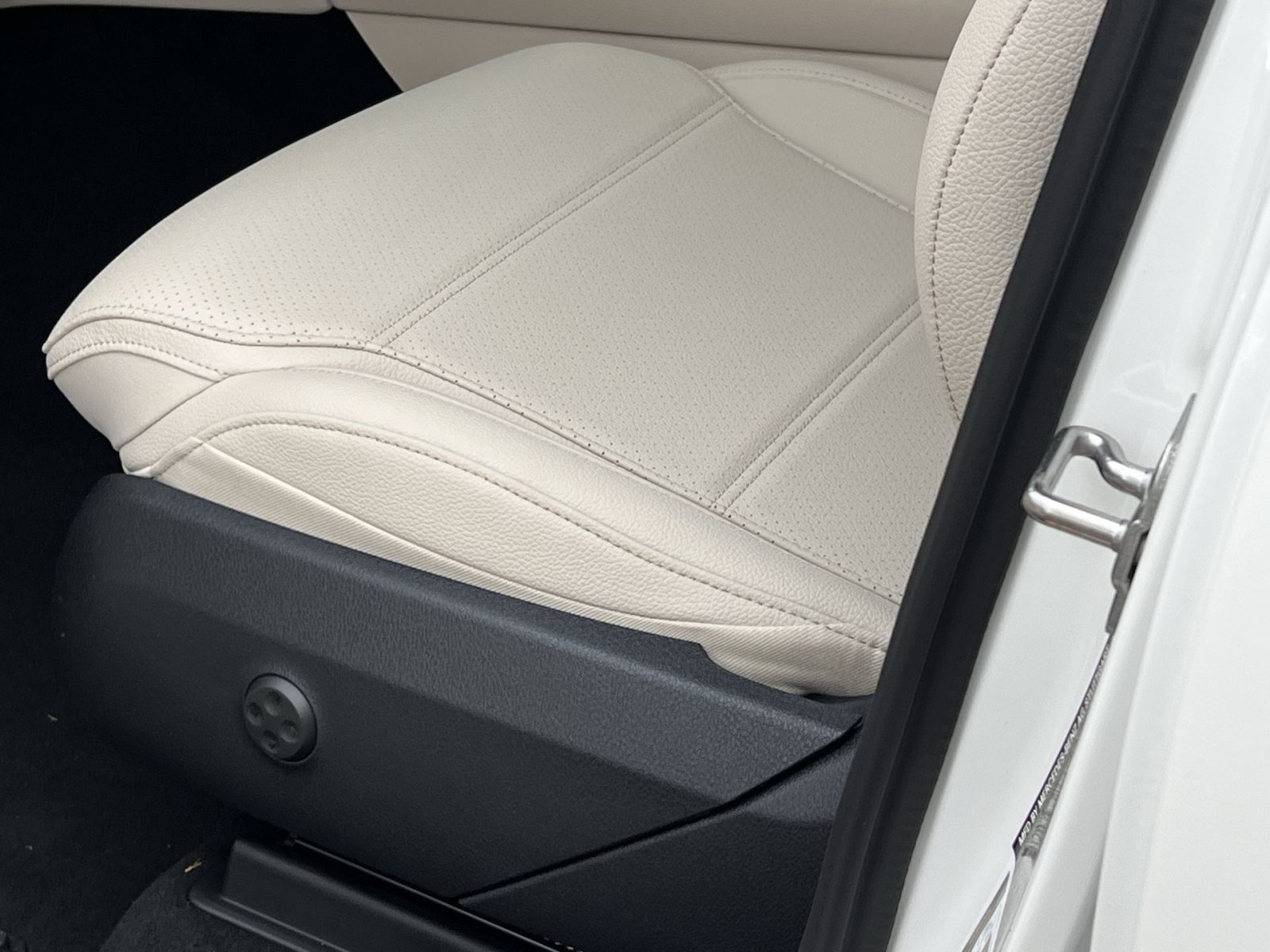 New 2026 Mercedes-Benz GLC 300 4MATIC image 14