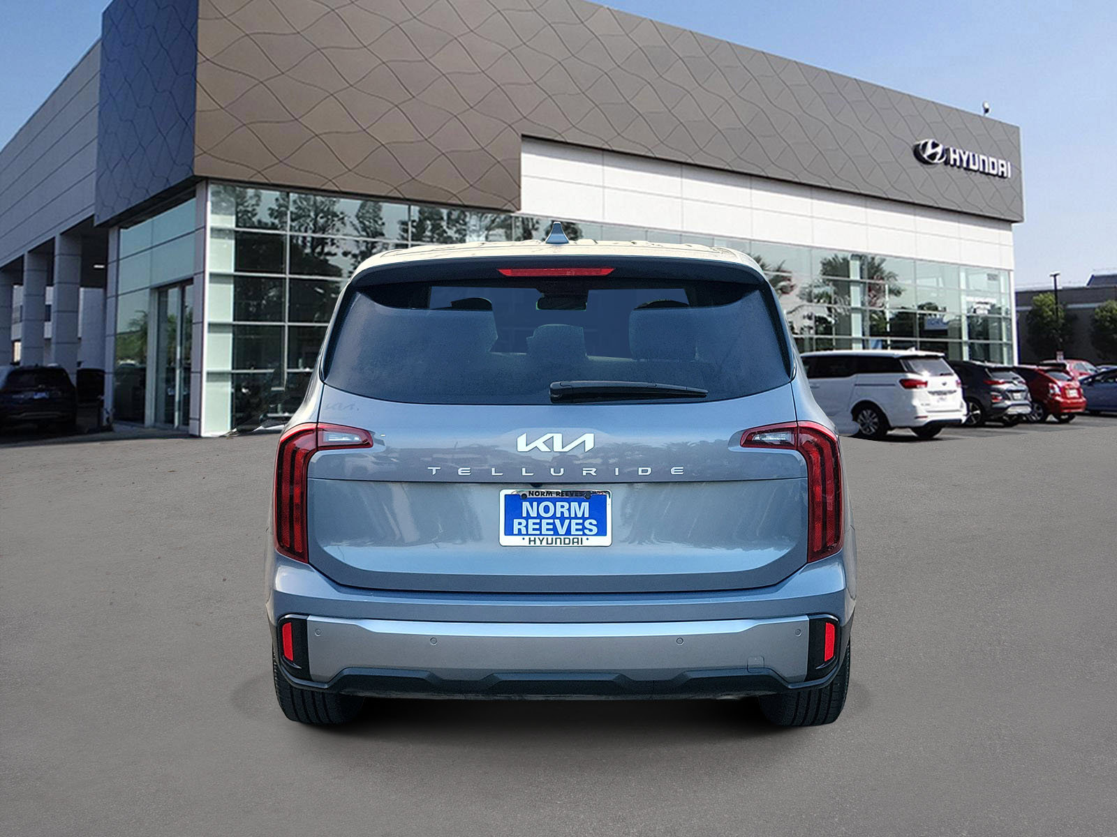 Used 2025 Kia Telluride LX FWD image 4