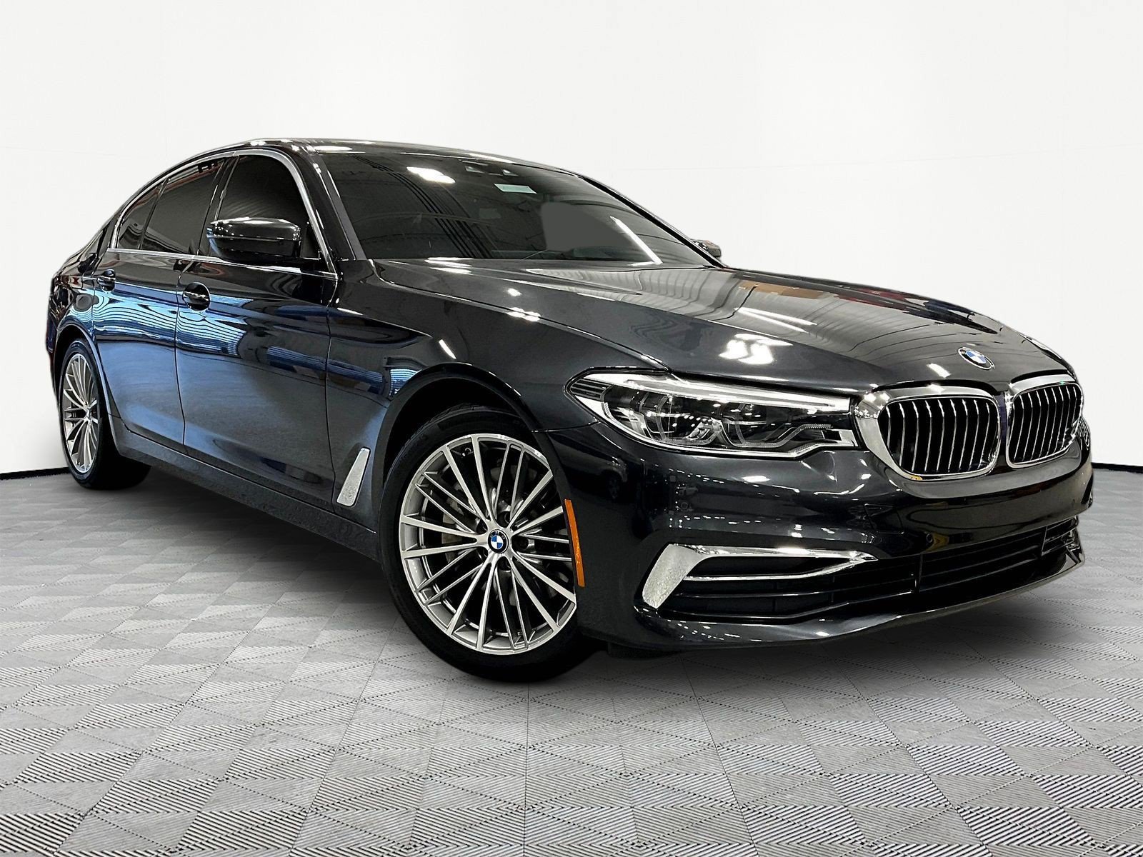 Used 2019 BMW 530i xDrive w/ Executive Package AWD/4WD image 3