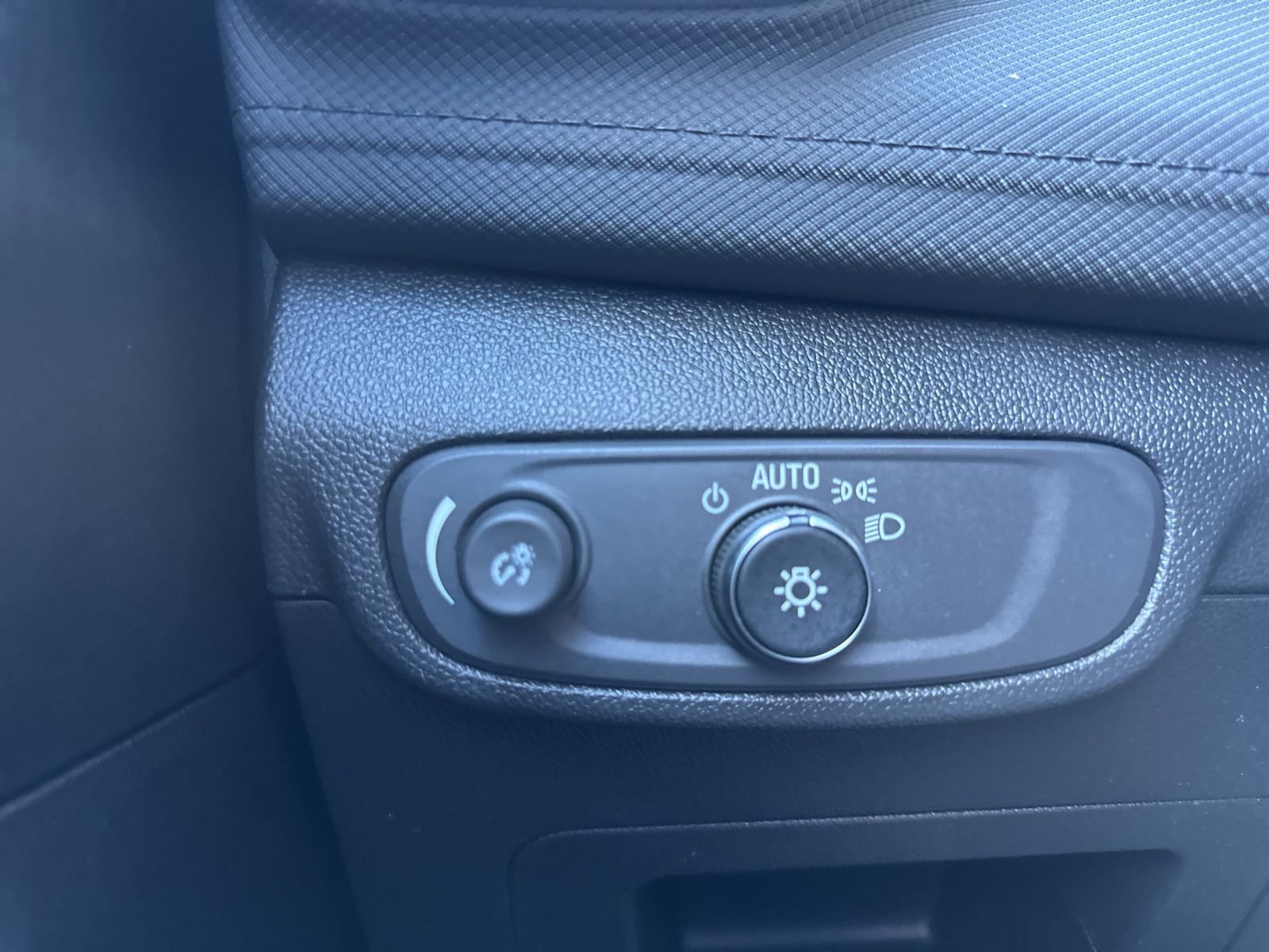 Used 2024 Chevrolet TrailBlazer LT w/ LT Cold Weather Package image 32