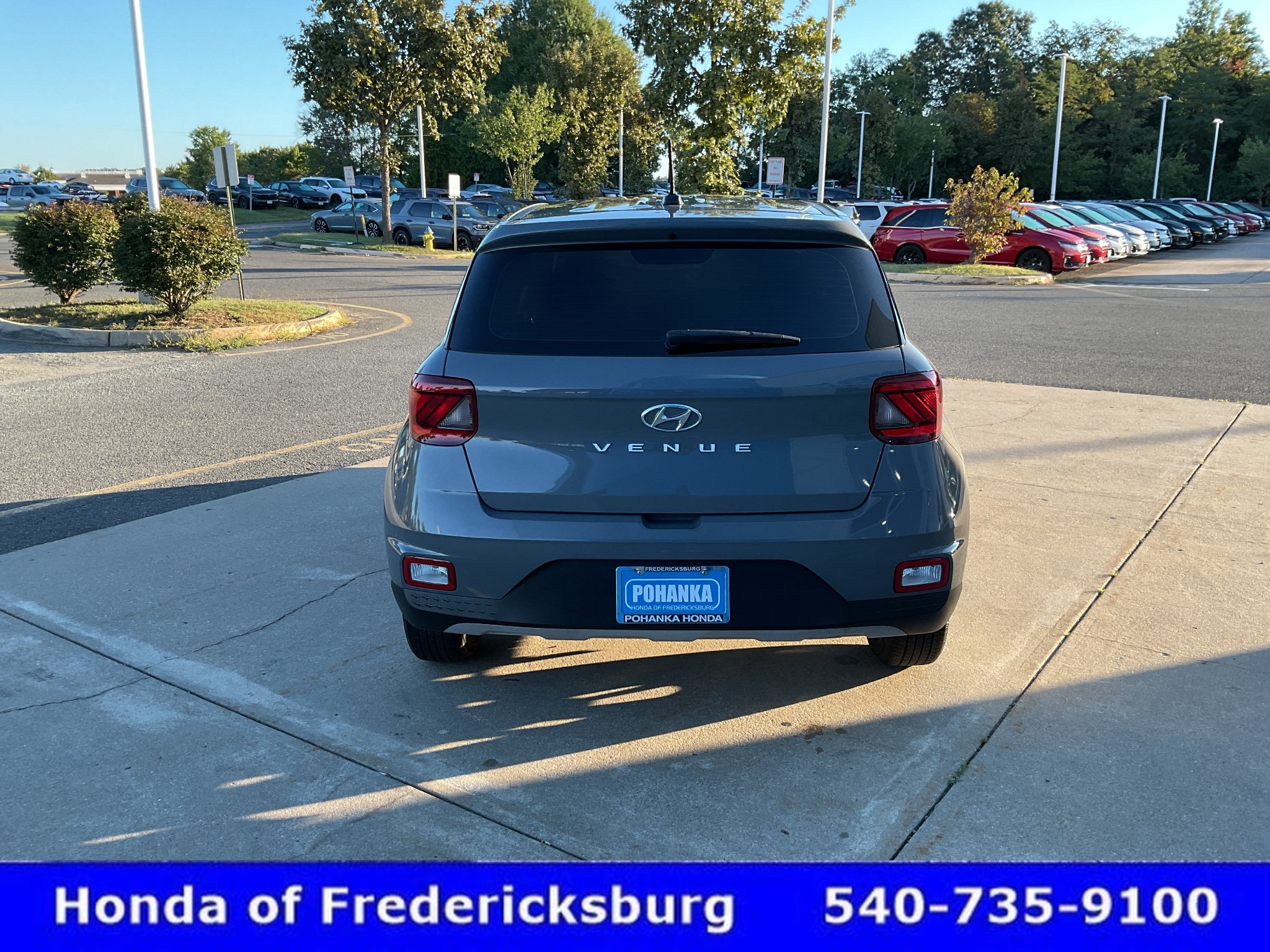 Used 2023 Hyundai Venue SE FWD image 5