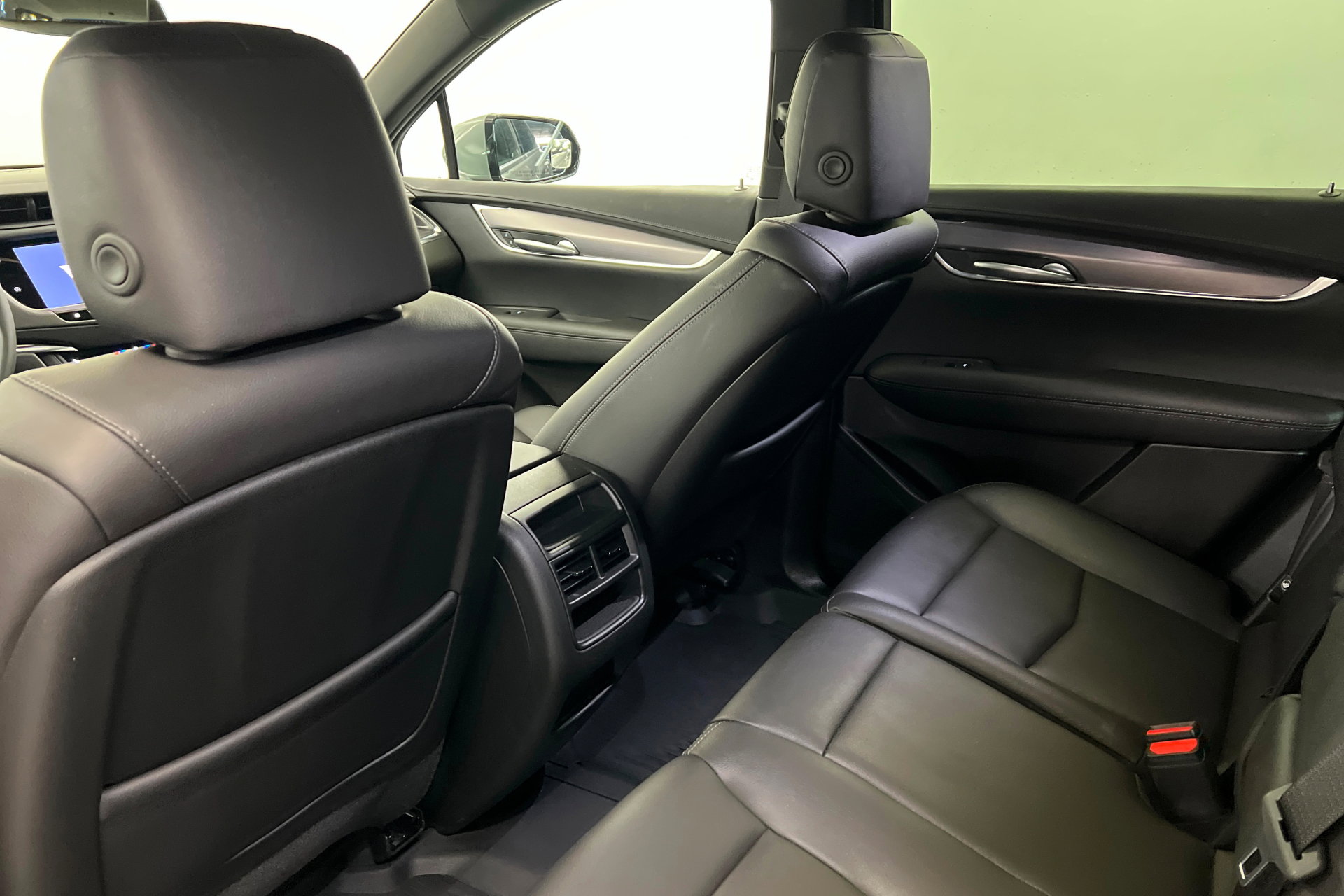 Used 2025 Cadillac XT5 Luxury w/ LPO, Floor Liner Package AWD/4WD image 20