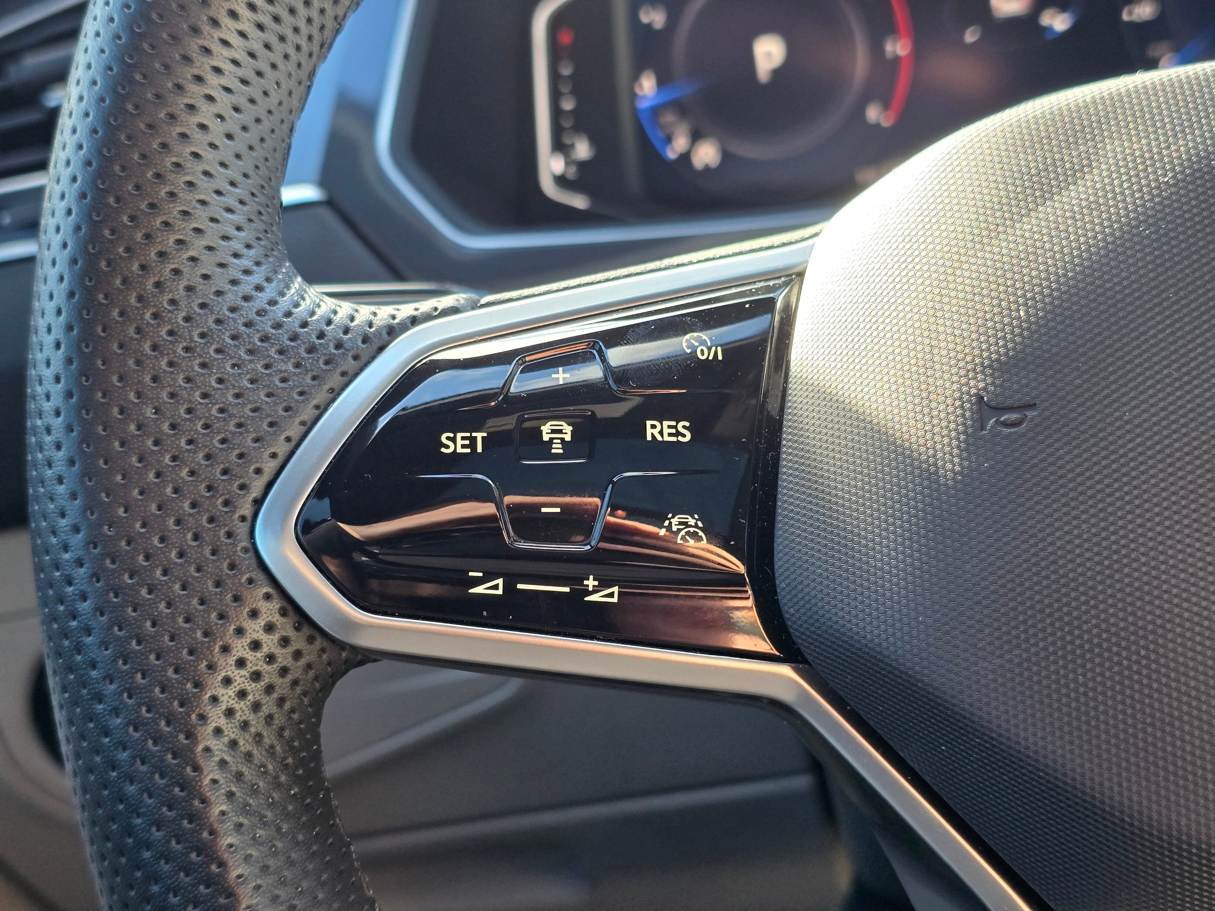 Used 2024 Volkswagen Tiguan SEL R-Line image 35