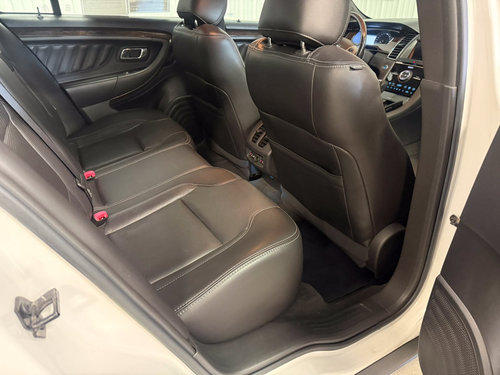 Used 2013 Ford Taurus Limited FWD image 27