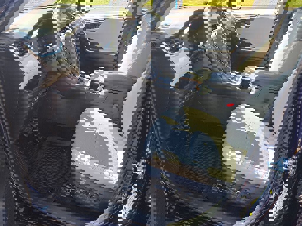 Used 2025 Toyota RAV4 Limited w/ Advanced Technology Package image 22