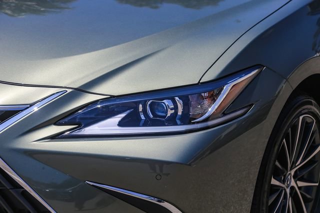 Used 2025 Lexus ES 350 w/ Premium Package FWD image 6