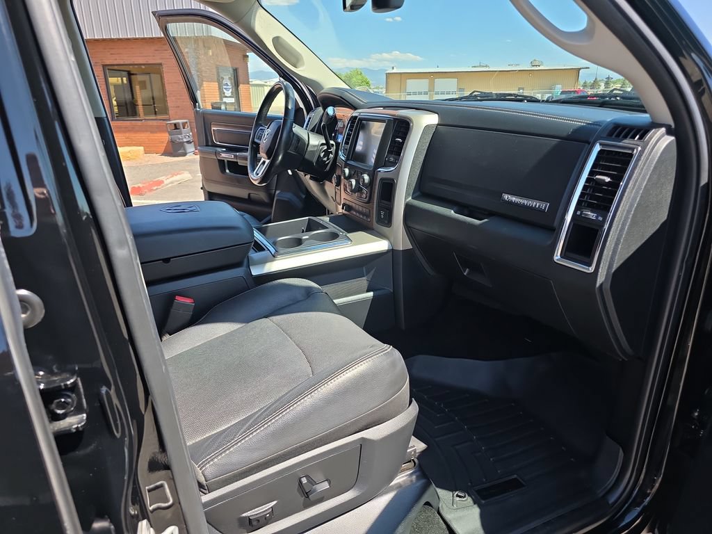 Used 2015 RAM 2500 Laramie w/ Black Appearance Group AWD/4WD image 30