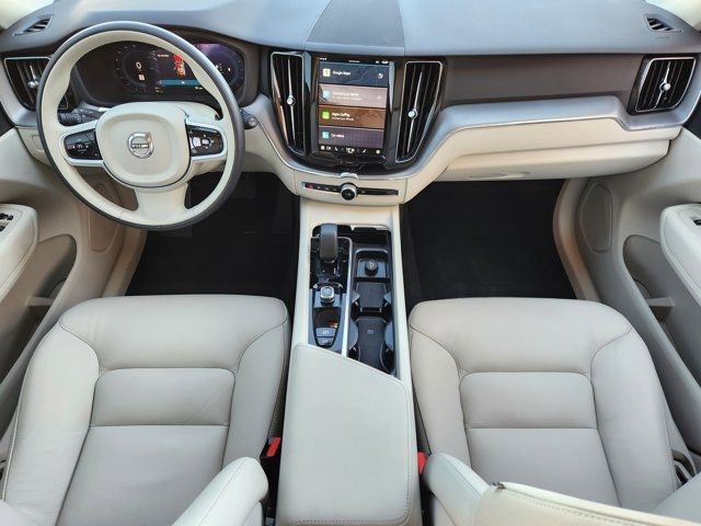 Used 2025 Volvo XC60 B5 Core image 28