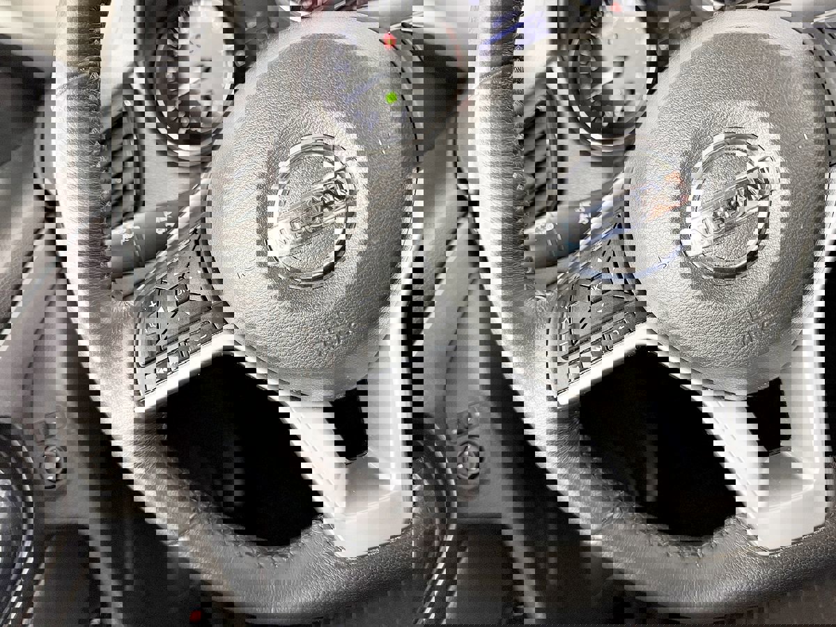 Used 2018 Nissan Rogue SV image 48