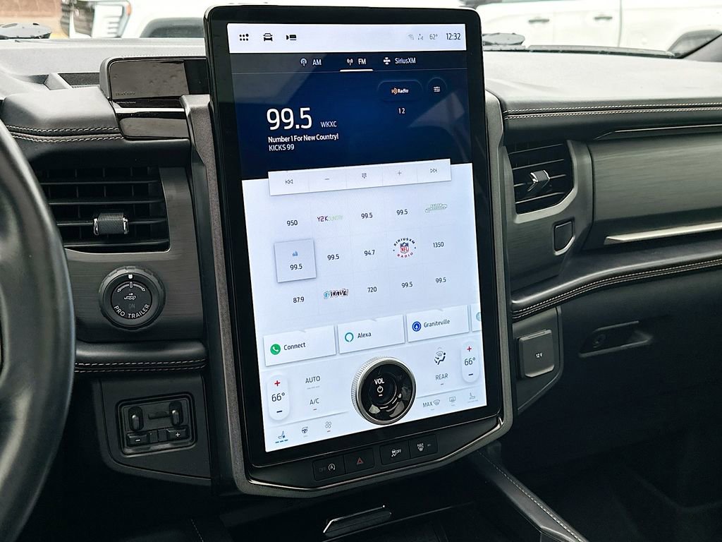 Used 2024 Ford Expedition Platinum image 13