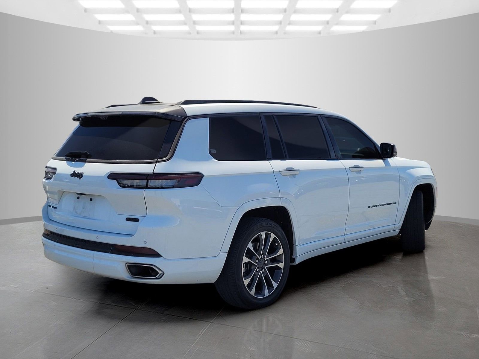 Used 2022 Jeep Grand Cherokee L Overland w/ Luxury Tech Group IV AWD/4WD image 4