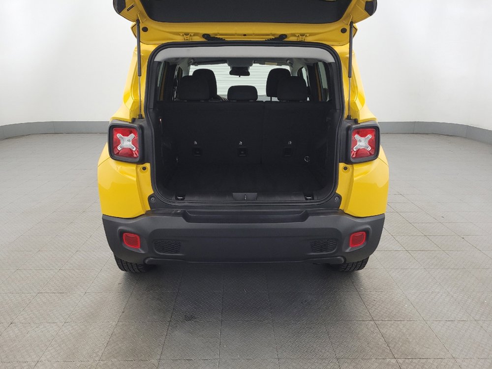 Used 2023 Jeep Renegade Latitude image 29