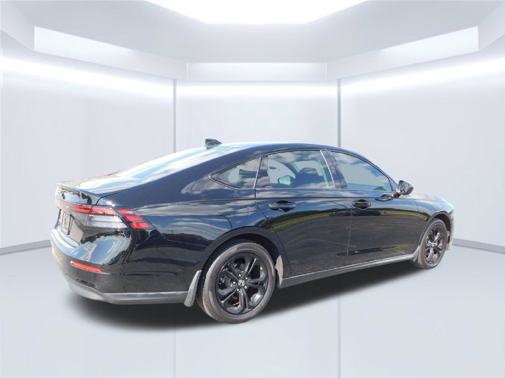Used 2025 Honda Accord SE image 3