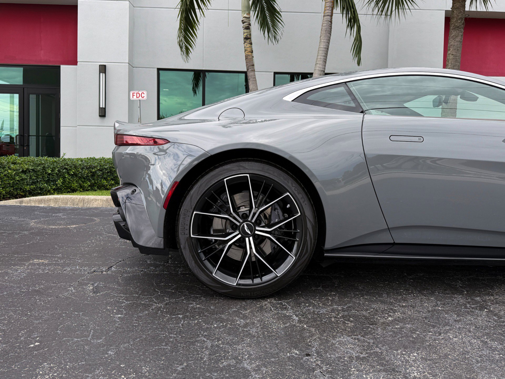 Used 2023 Aston Martin V8 Vantage Coupe image 5