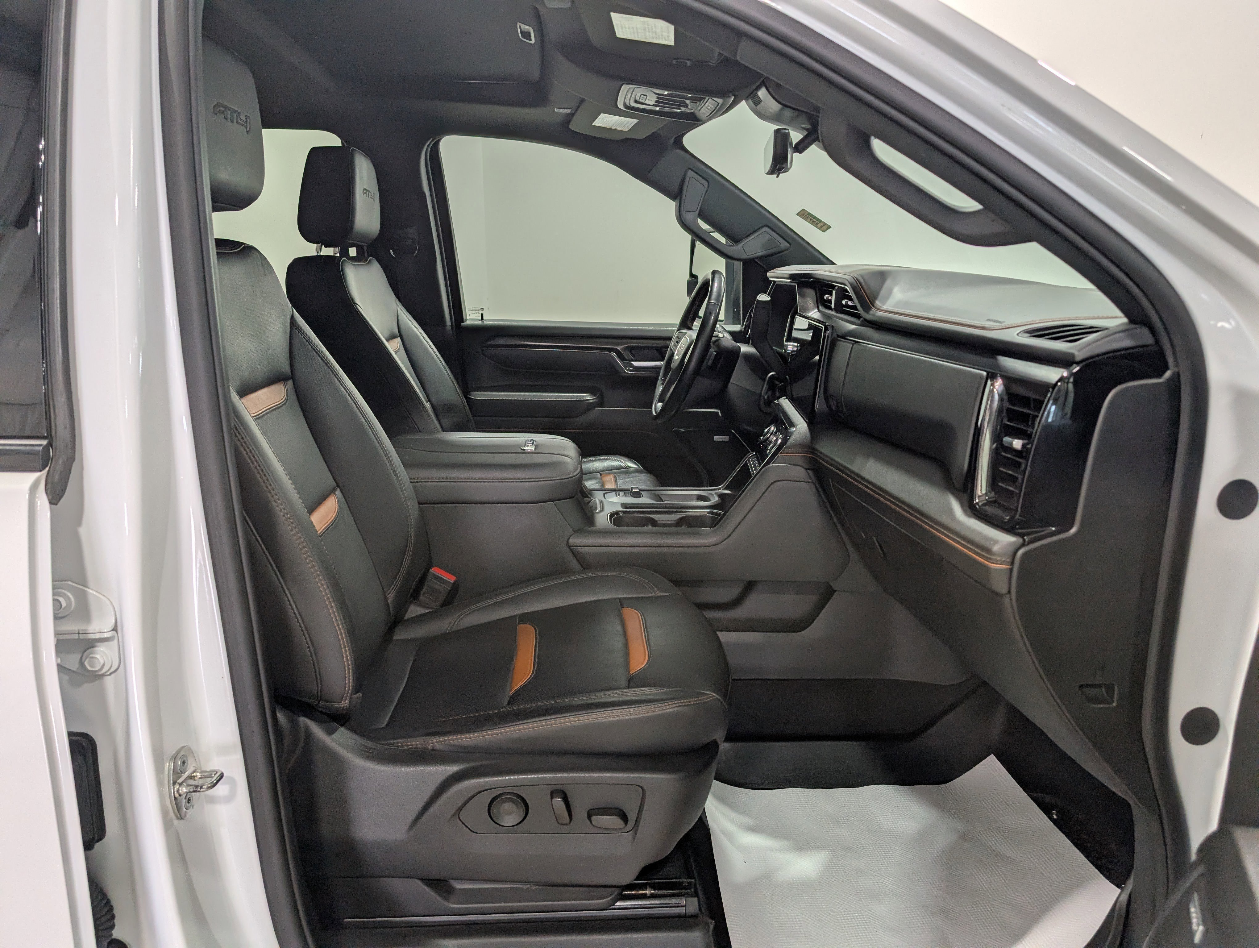 Used 2024 GMC Sierra 3500 AT4 w/ AT4 Premium Plus Package AWD/4WD image 20