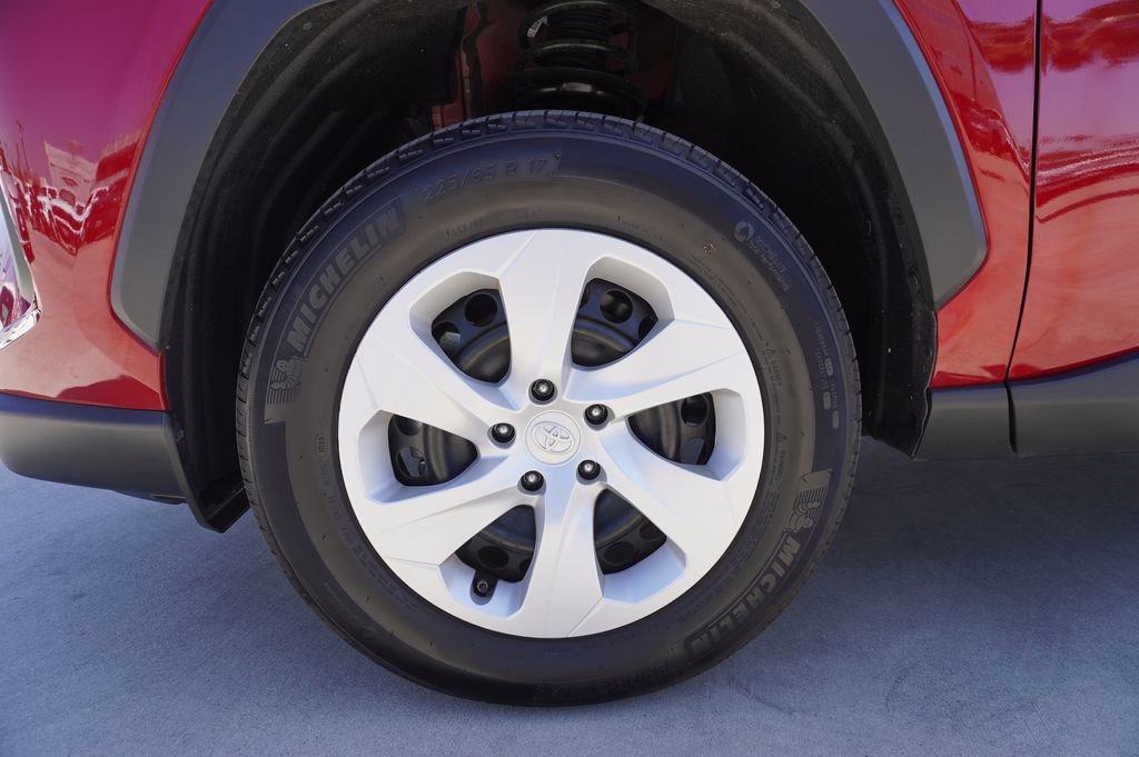 Certified 2025 Toyota RAV4 LE FWD image 20