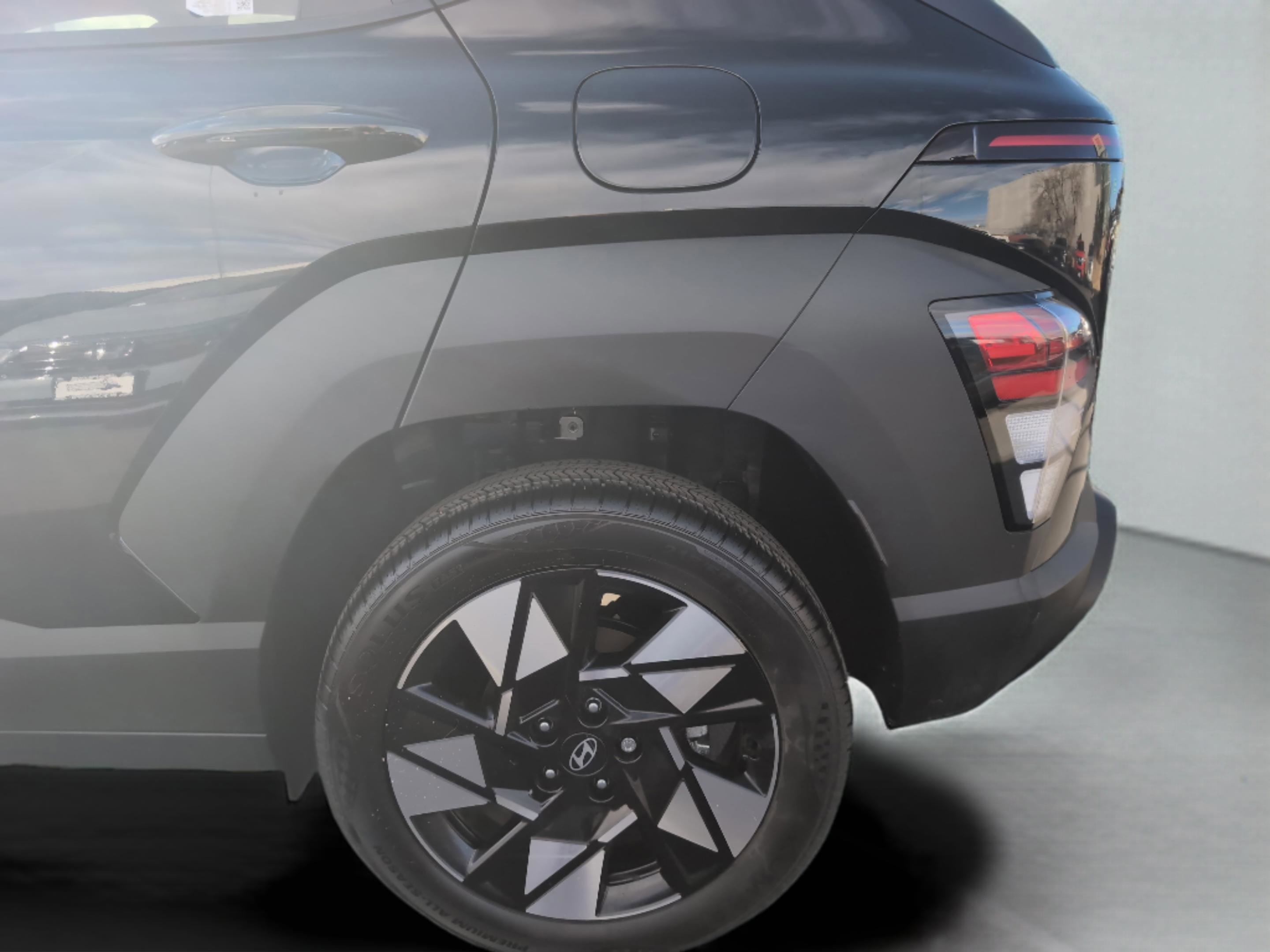 Used 2025 Hyundai Kona SEL image 12