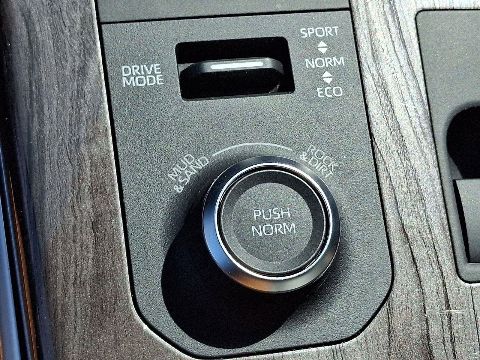 Used 2025 Toyota Highlander Platinum image 25