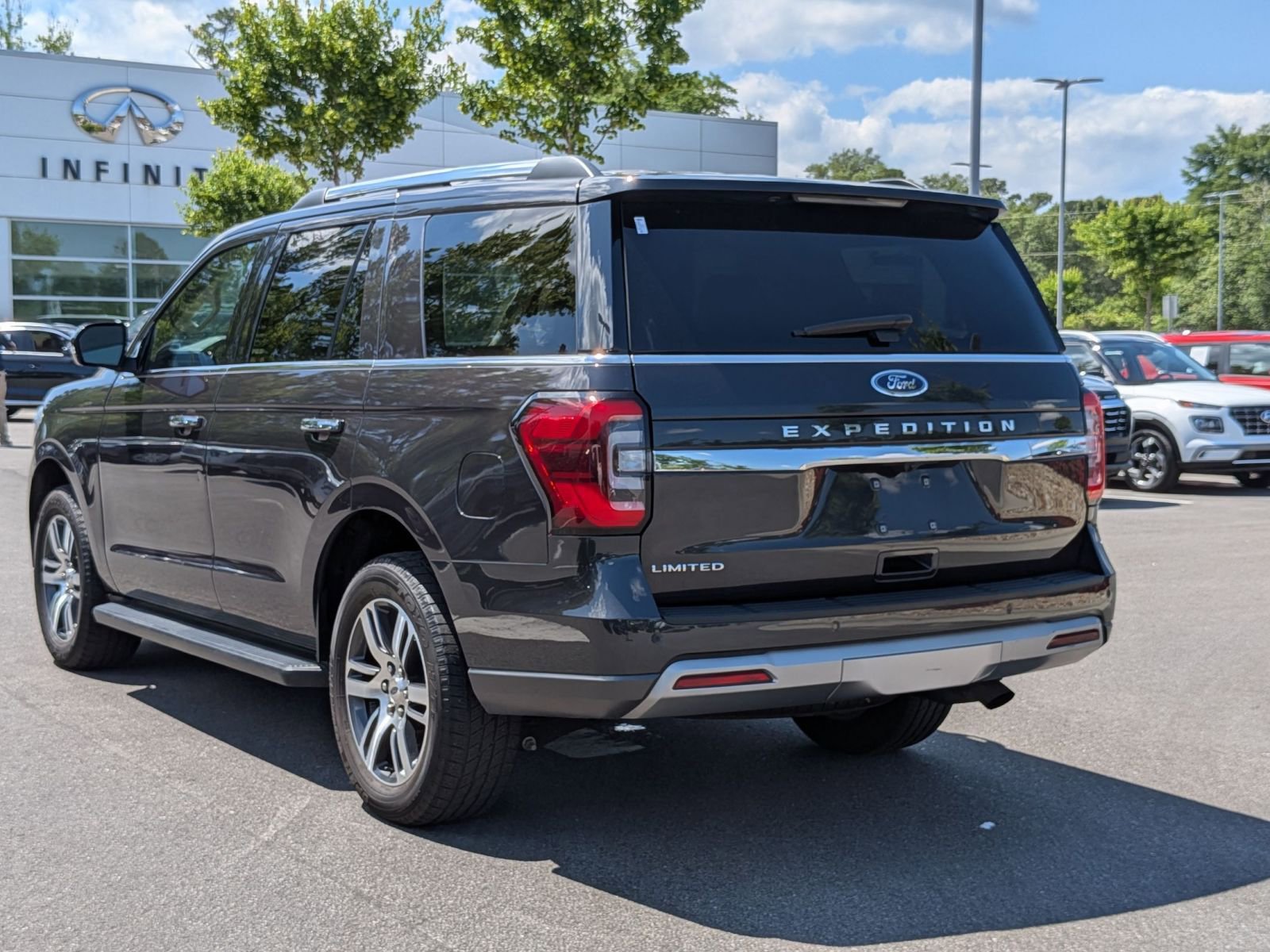 Used 2024 Ford Expedition Limited RWD image 5