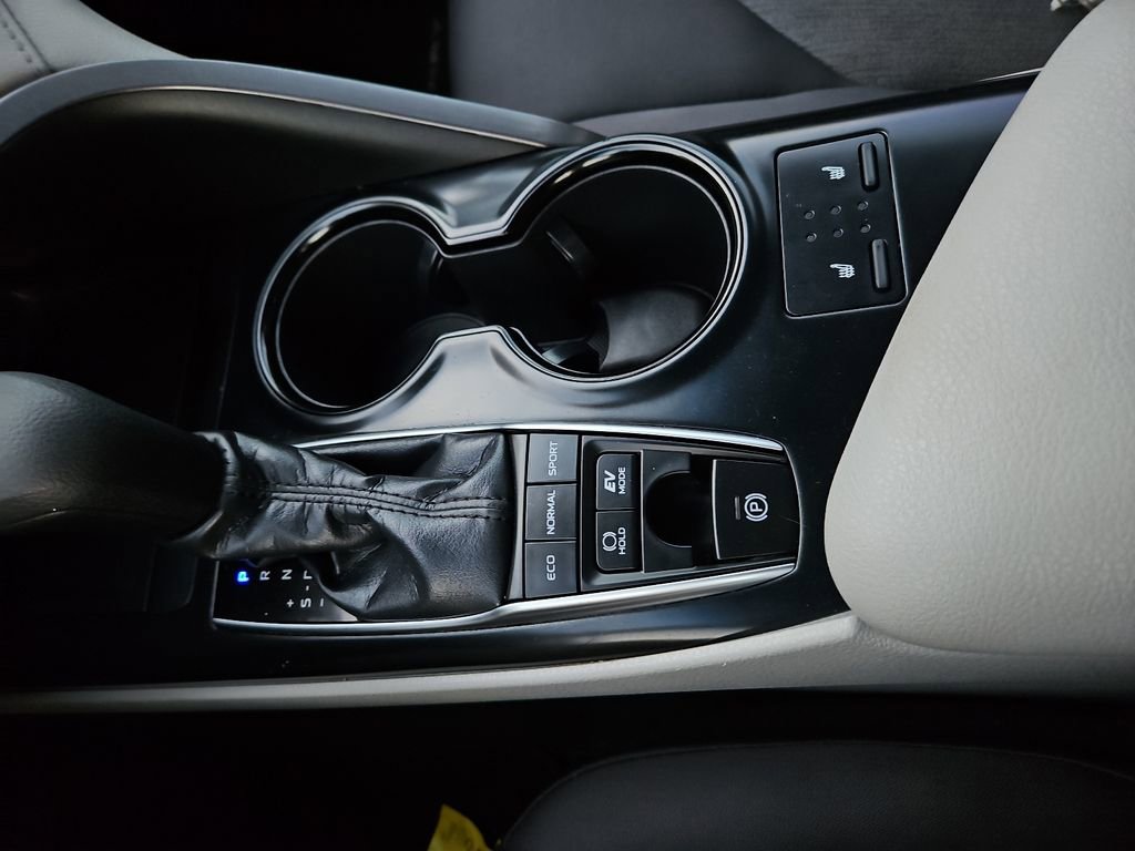 Used 2018 Toyota Camry LE image 25