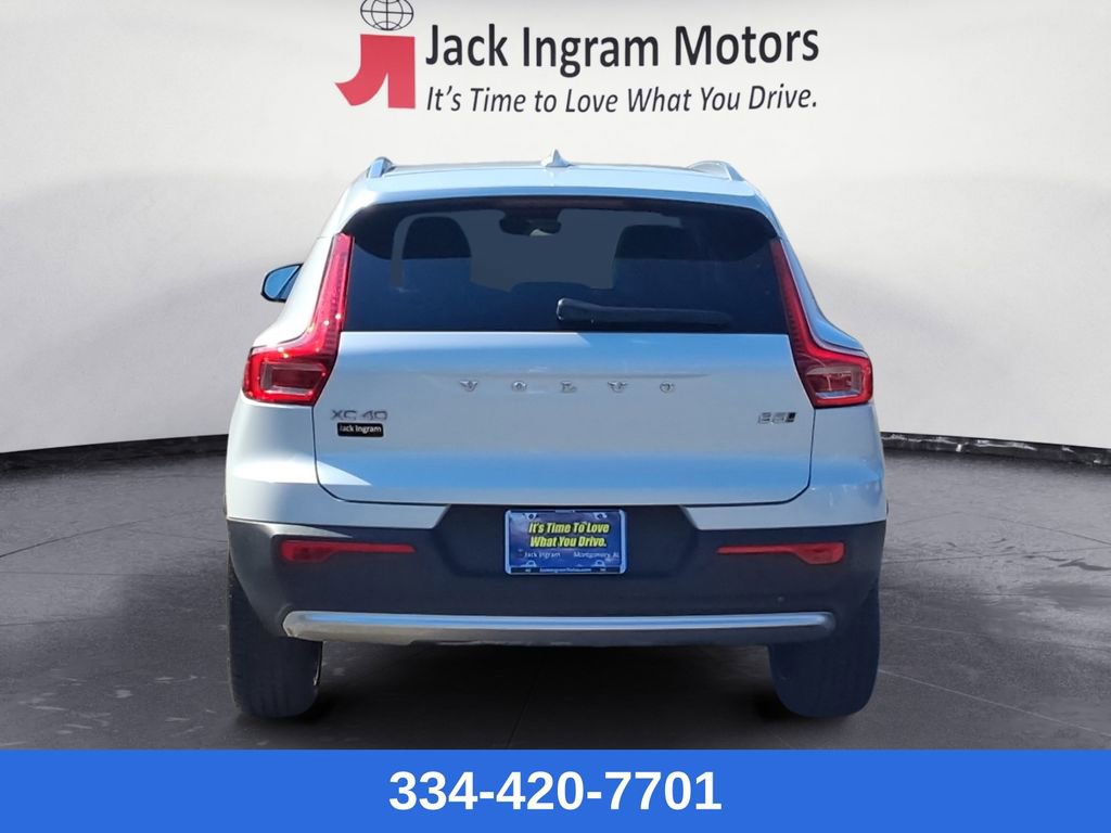 Certified 2023 Volvo XC40 B5 Ultimate w/ Protection Package Premier image 4