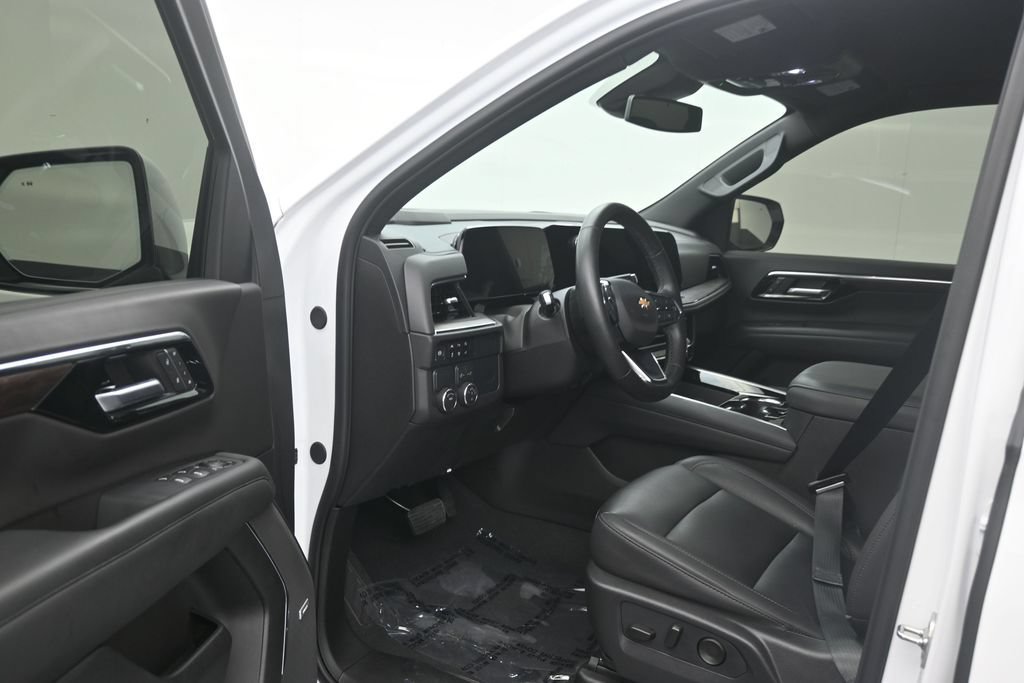 Used 2026 Chevrolet Suburban LT w/ Comfort Package RWD image 10
