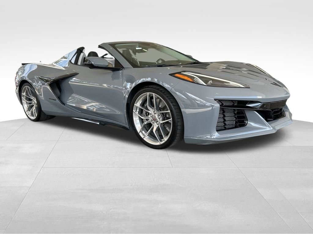 Used 2025 Chevrolet Corvette Z06 RWD image 3