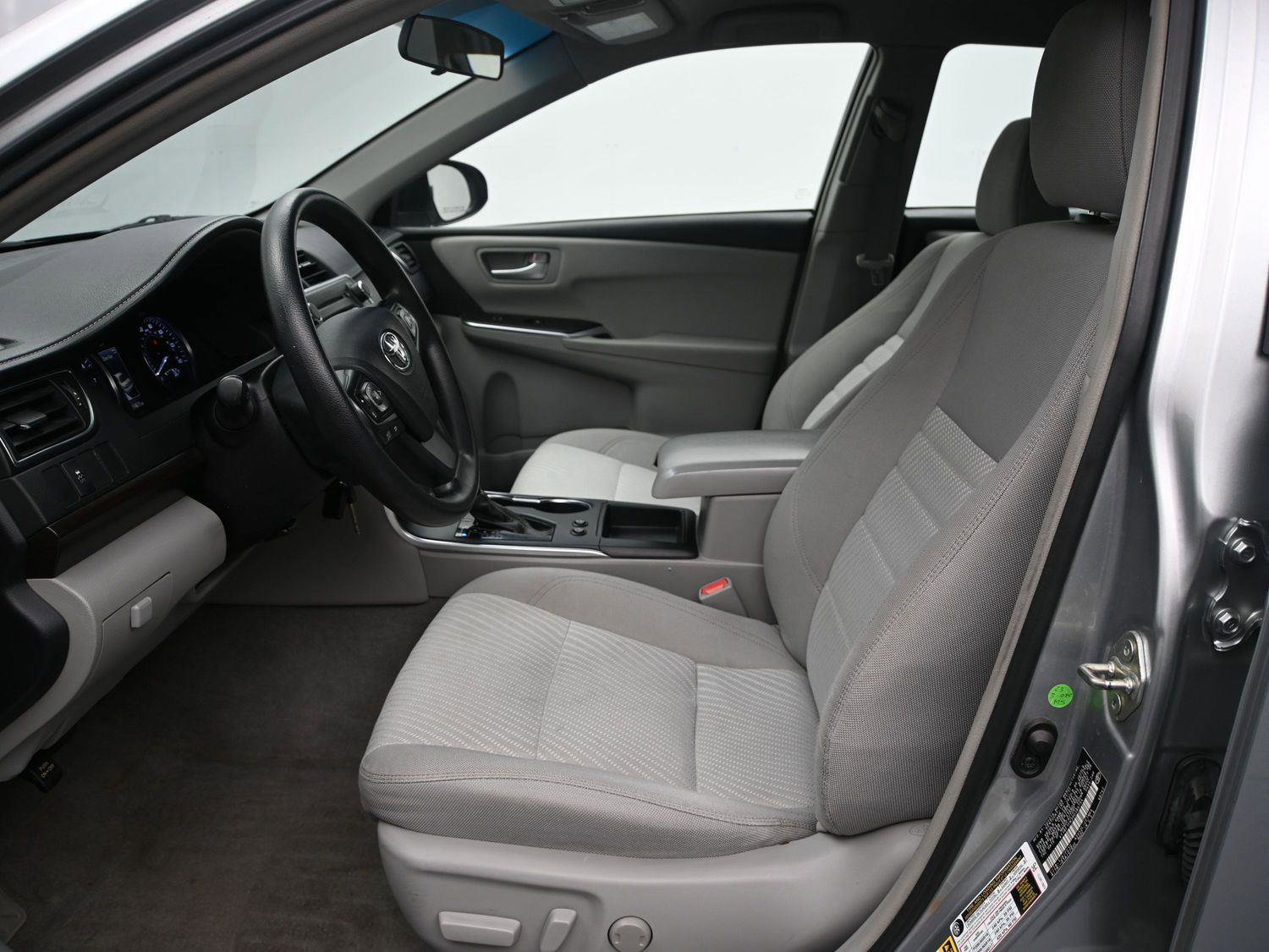 Used 2017 Toyota Camry LE FWD image 7