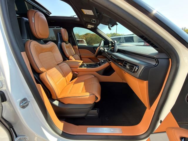 Used 2025 Lincoln Aviator Black Label image 10