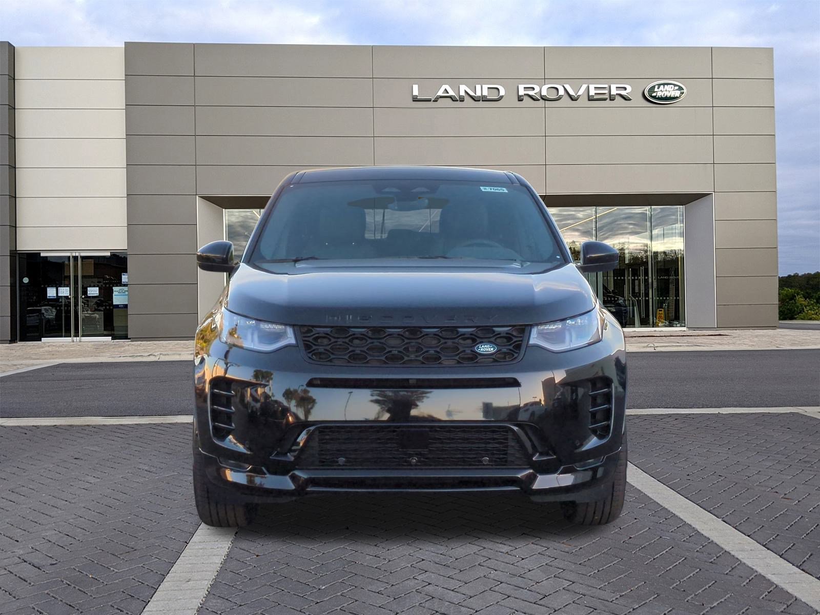 New 2026 Land Rover Discovery Sport Landmark image 2