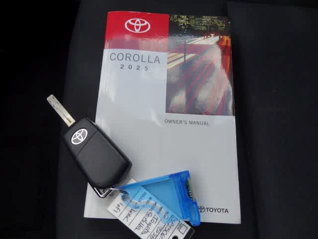 Used 2025 Toyota Corolla LE FWD image 31