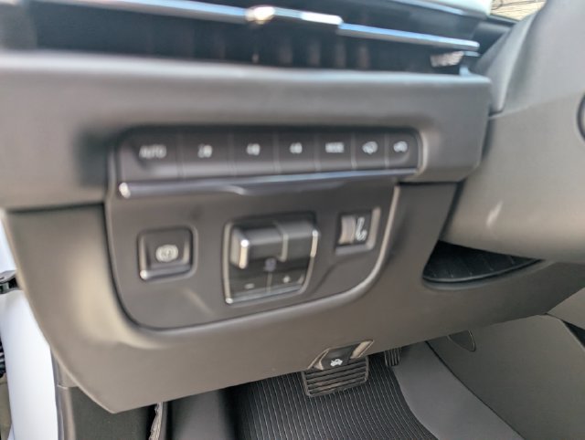New 2026 Cadillac Escalade Platinum Sport w/ LPO, Floor Liner Package AWD/4WD image 12