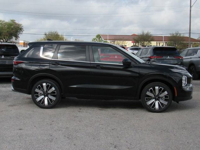 New 2026 Mitsubishi Outlander SE image 2