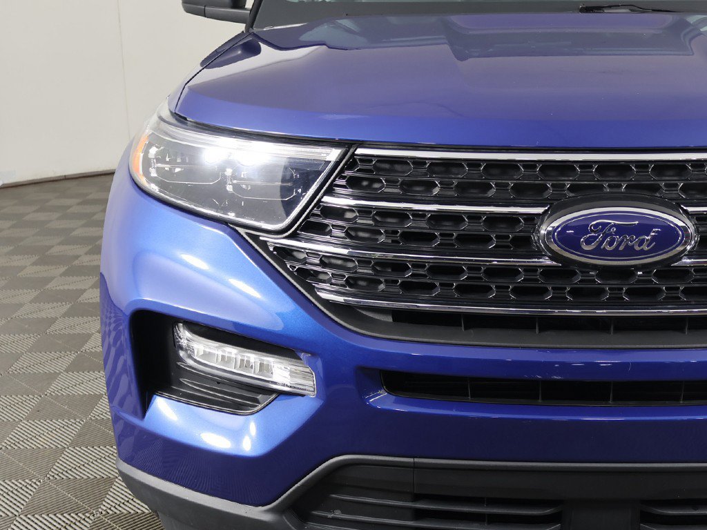 Used 2023 Ford Explorer XLT w/ Equipment Group 202A AWD/4WD image 12