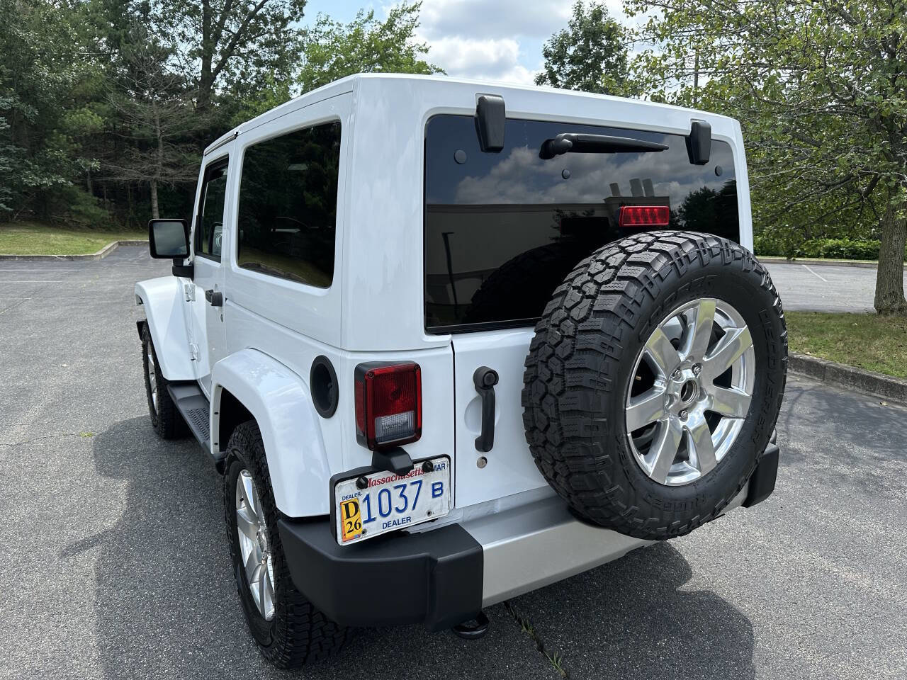 Used 2016 Jeep Wrangler Sahara w/ Connectivity Group image 10