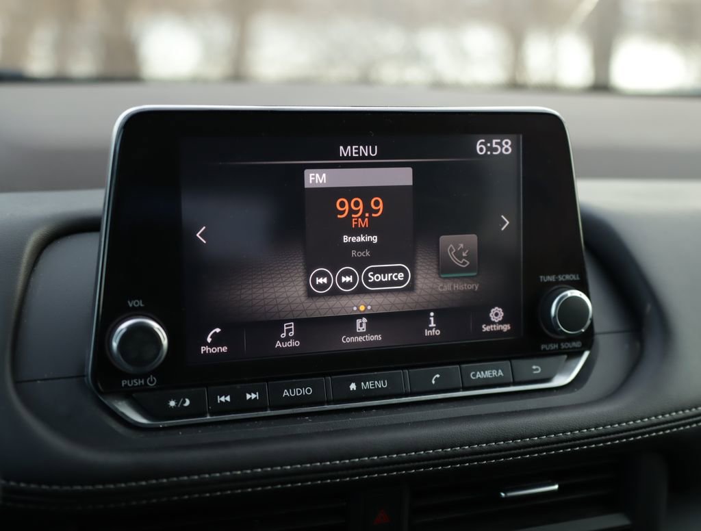 Used 2023 Nissan Rogue S image 12