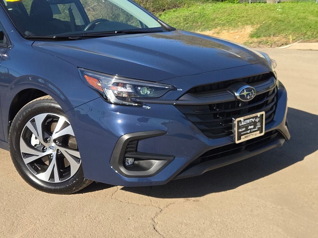 Used 2025 Subaru Legacy Premium AWD/4WD image 2