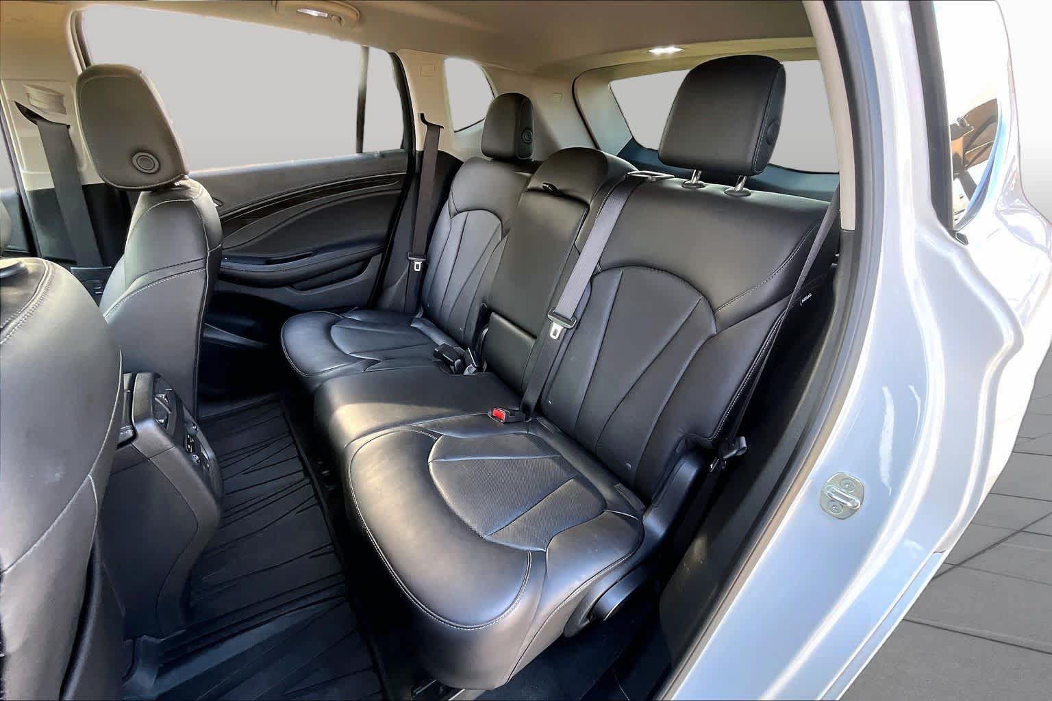Used 2019 Buick Envision Essence FWD image 16