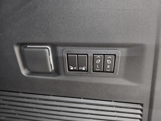 New 2026 GMC Yukon AT4 Ultimate w/ LPO, Floor Liner Package AWD/4WD image 10