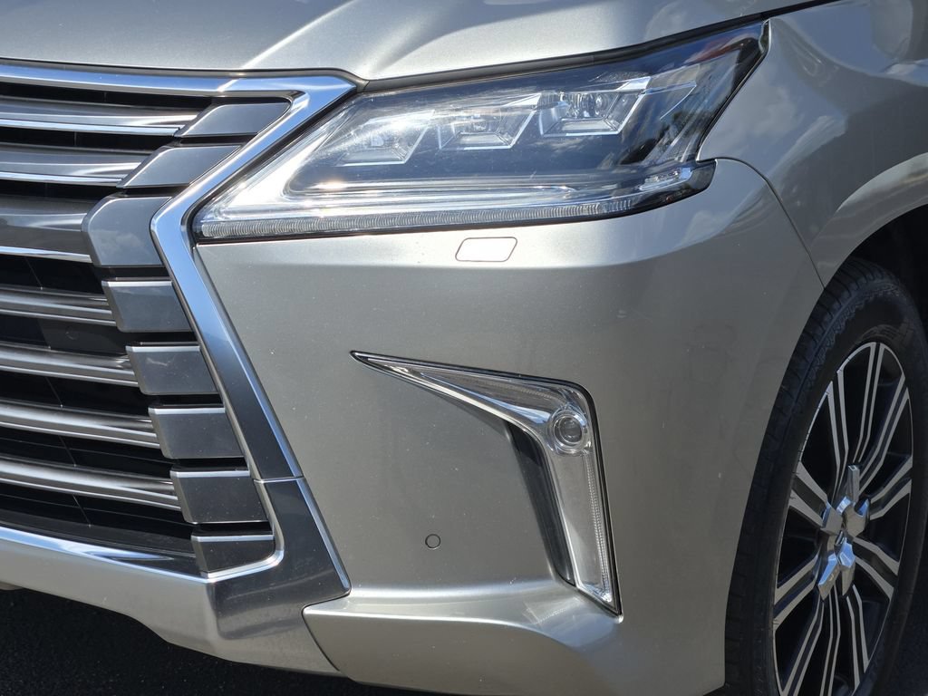 Used 2020 Lexus LX 570 4WD w/ Luxury Package image 10