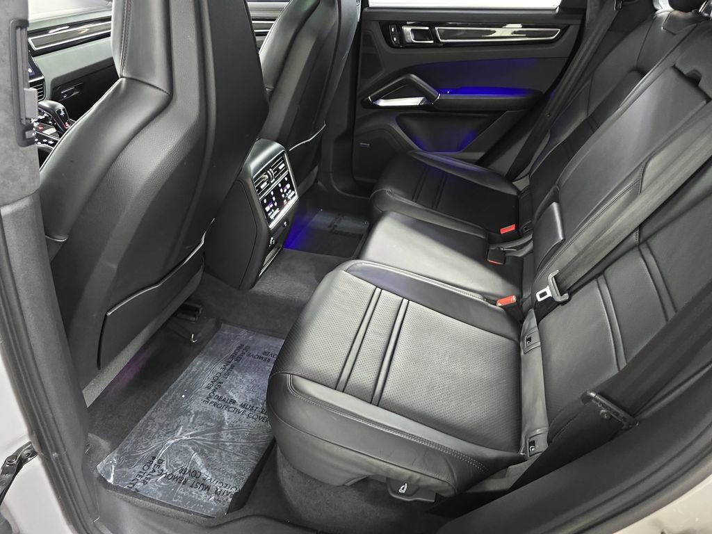 Certified 2023 Porsche Cayenne Turbo AWD/4WD image 24