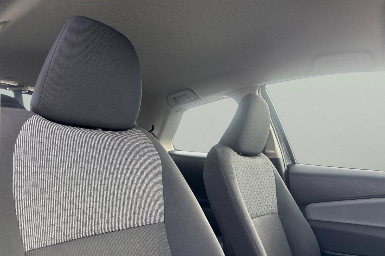 Used 2016 Toyota Yaris L image 20