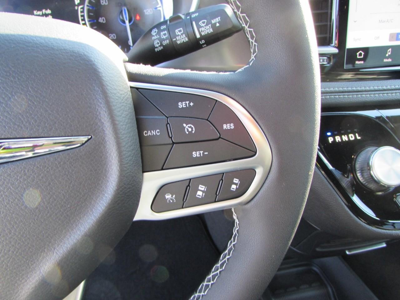 New 2026 Chrysler Pacifica Select image 16