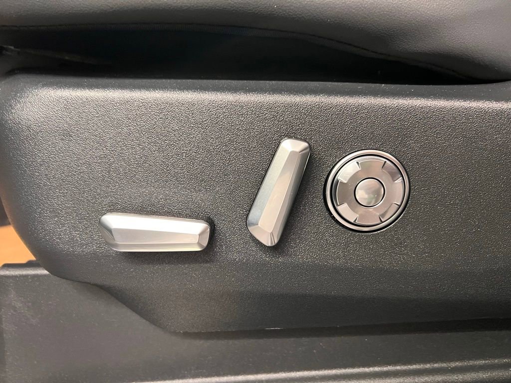 Used 2025 Lincoln Navigator Reserve w/ Jet Appearance Package image 31