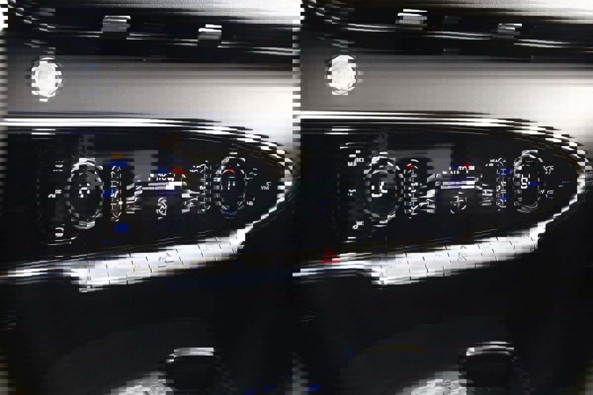 Used 2022 Genesis GV70 2.5T w/ Select Package image 31