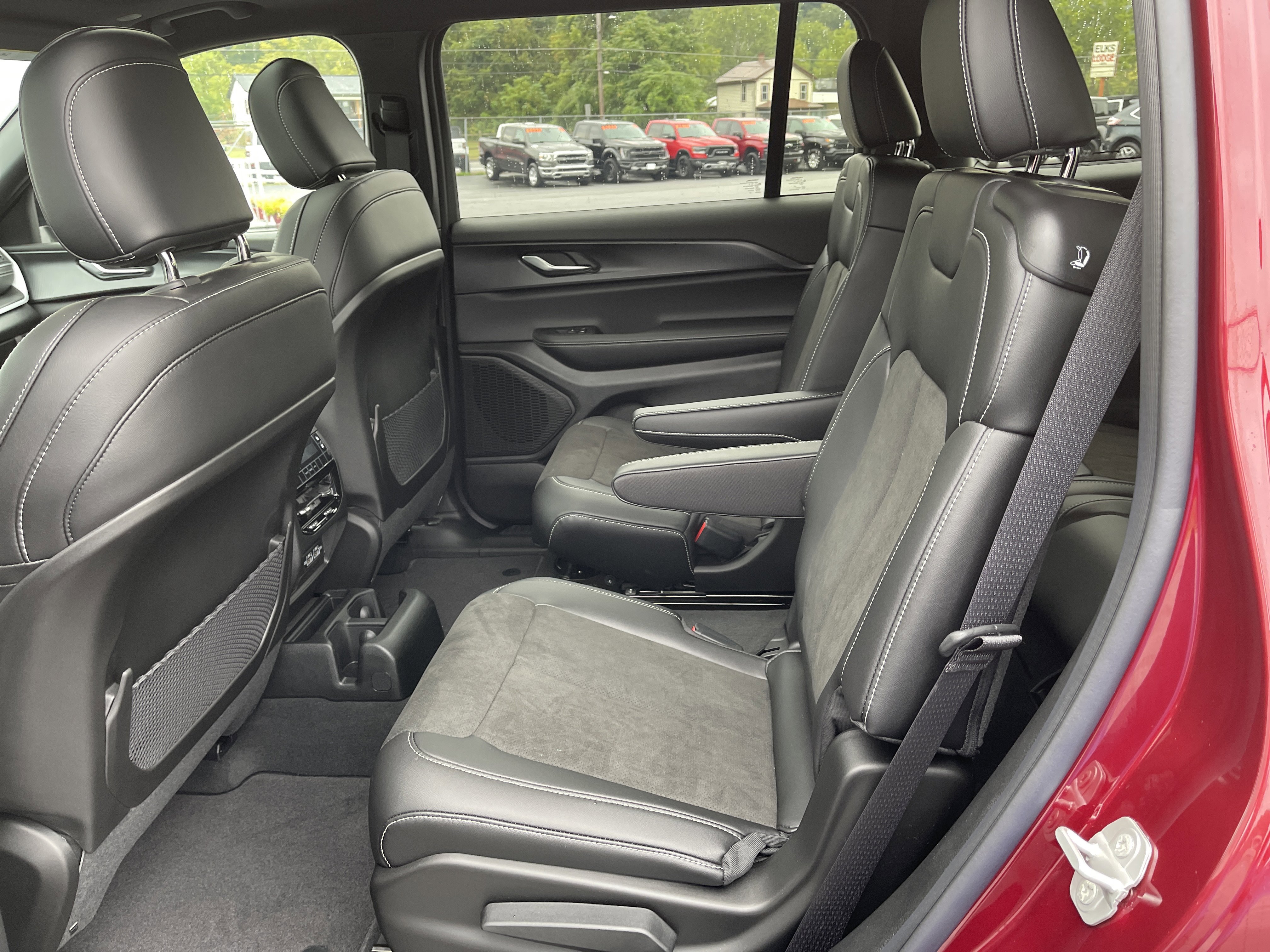 New 2025 Jeep Grand Cherokee L Altitude image 12
