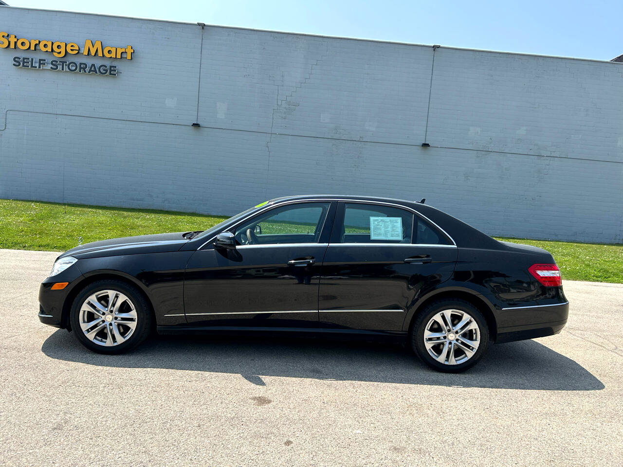 Used 2011 Mercedes-Benz E 350 4MATIC Sedan image 4