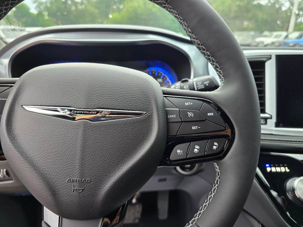 New 2026 Chrysler Pacifica Limited w/ S Appearance Package FWD image 20